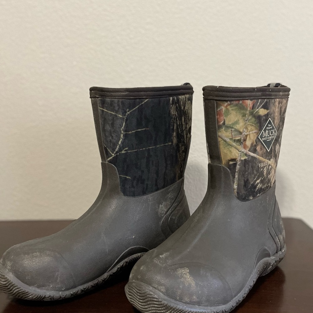 Kids' Gray and Black Boots